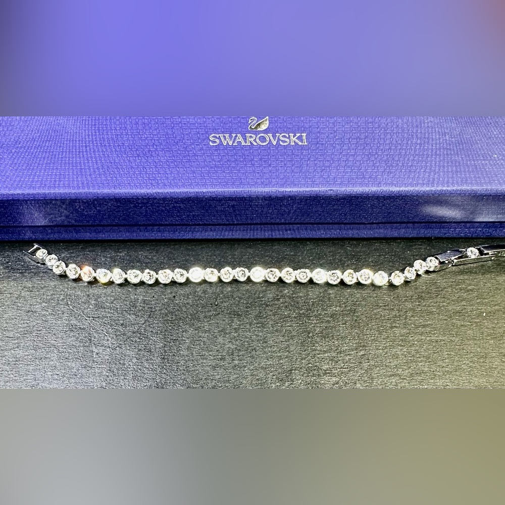 Swarovski Silver “Emily” Tennis Bracelet w/Crystals 6.75” + 1” Extender Lot#423 - Picture 2 of 8